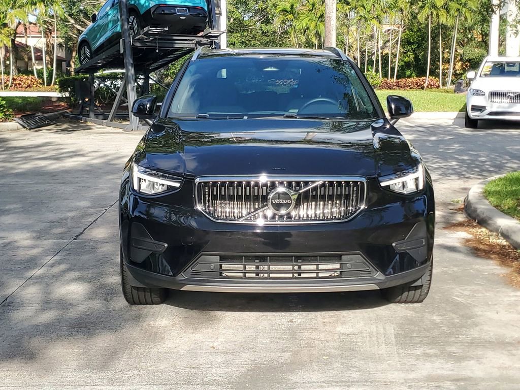Certified 2025 Volvo XC40 B5 Core AWD/4WD image 2