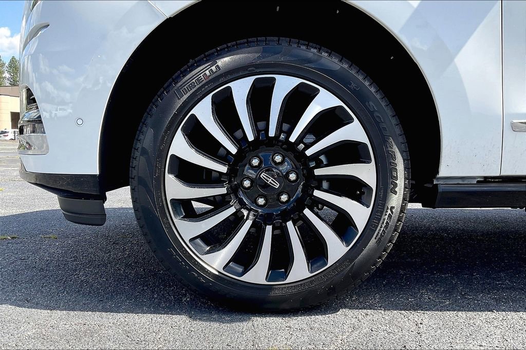 New 2024 Lincoln Navigator L Black Label image 12