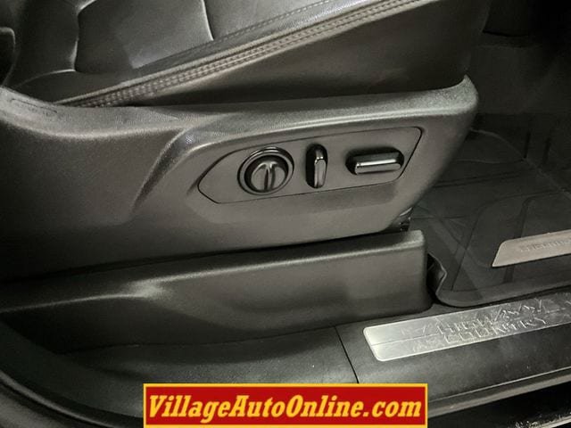 Used 2019 Chevrolet Silverado 1500 High Country w/ Technology Package AWD/4WD image 39