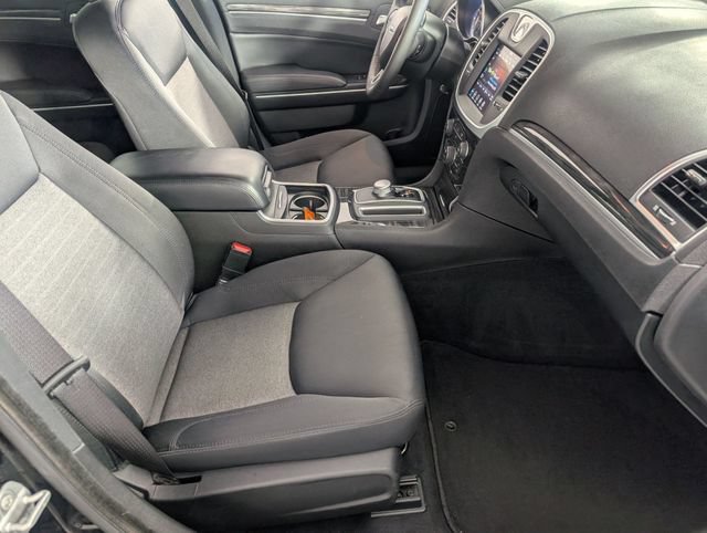 Used 2022 Chrysler 300 Touring w/ Sport Appearance Package RWD image 34