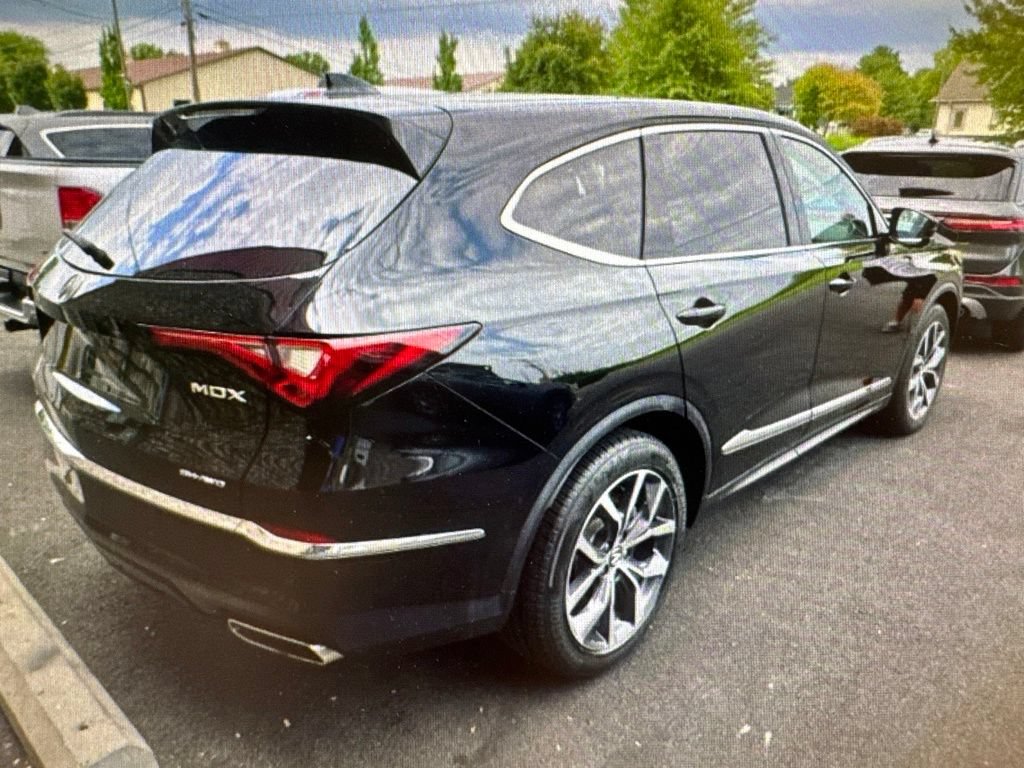 Used 2023 Acura MDX w/ Technology Package AWD/4WD image 4