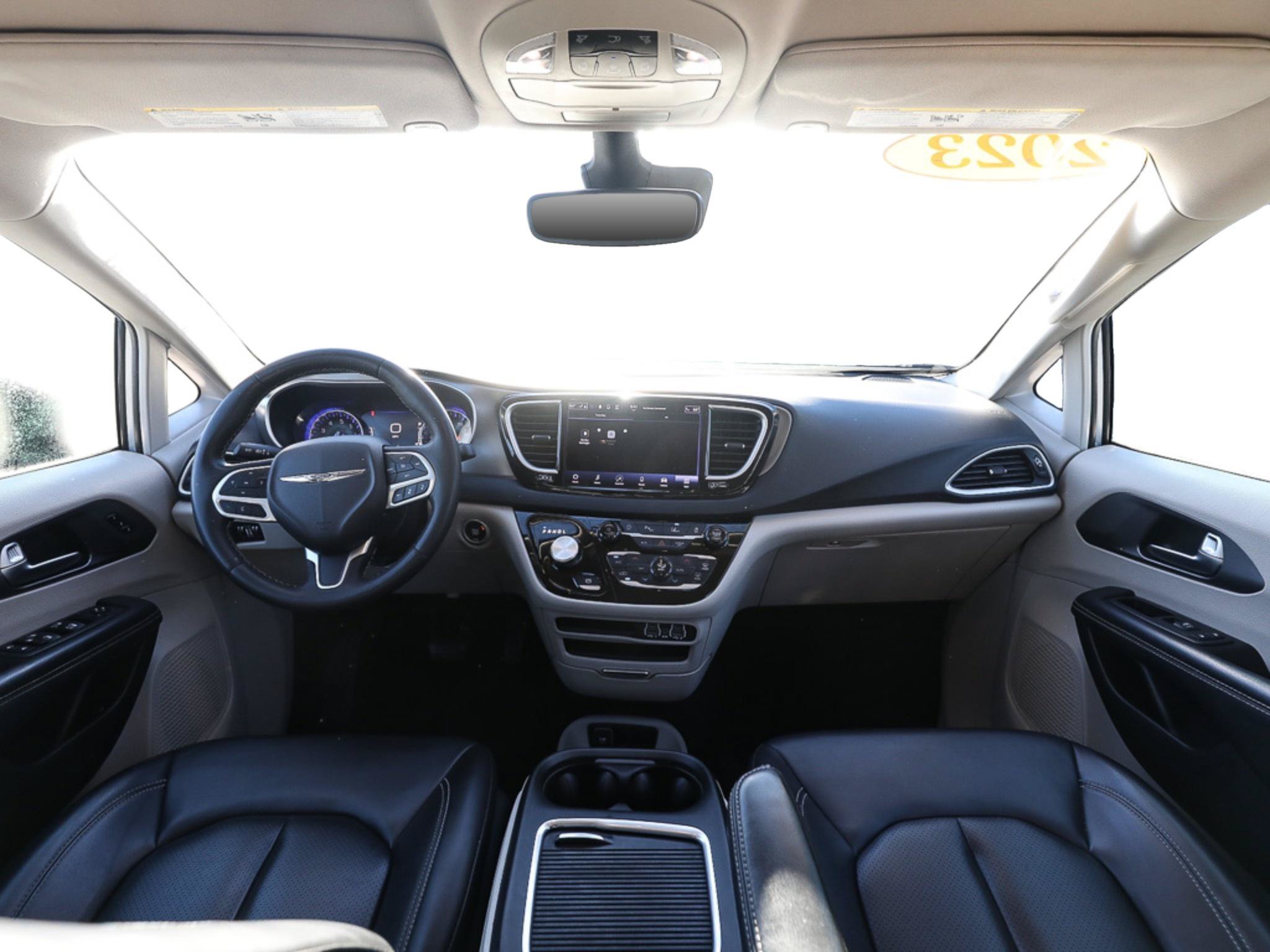 Used 2023 Chrysler Pacifica Touring-L FWD image 24