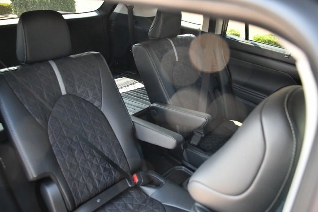 Used 2025 Toyota Highlander XLE image 29