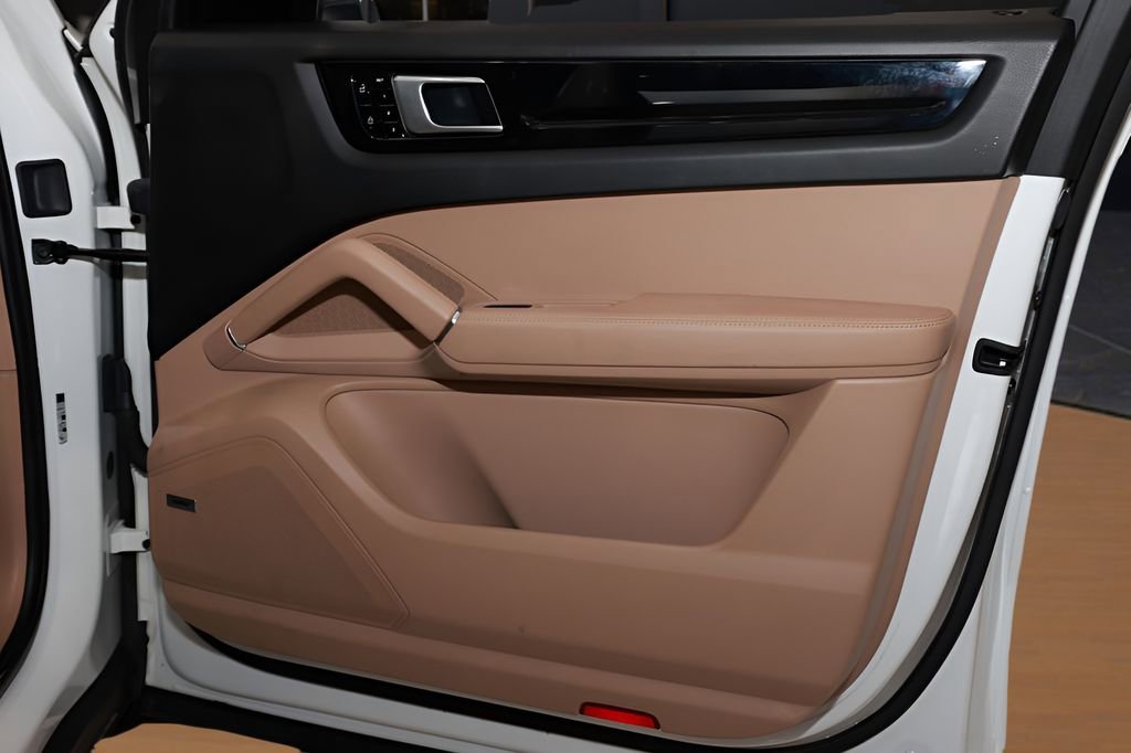 Used 2021 Porsche Cayenne S w/ Premium Package Plus image 18