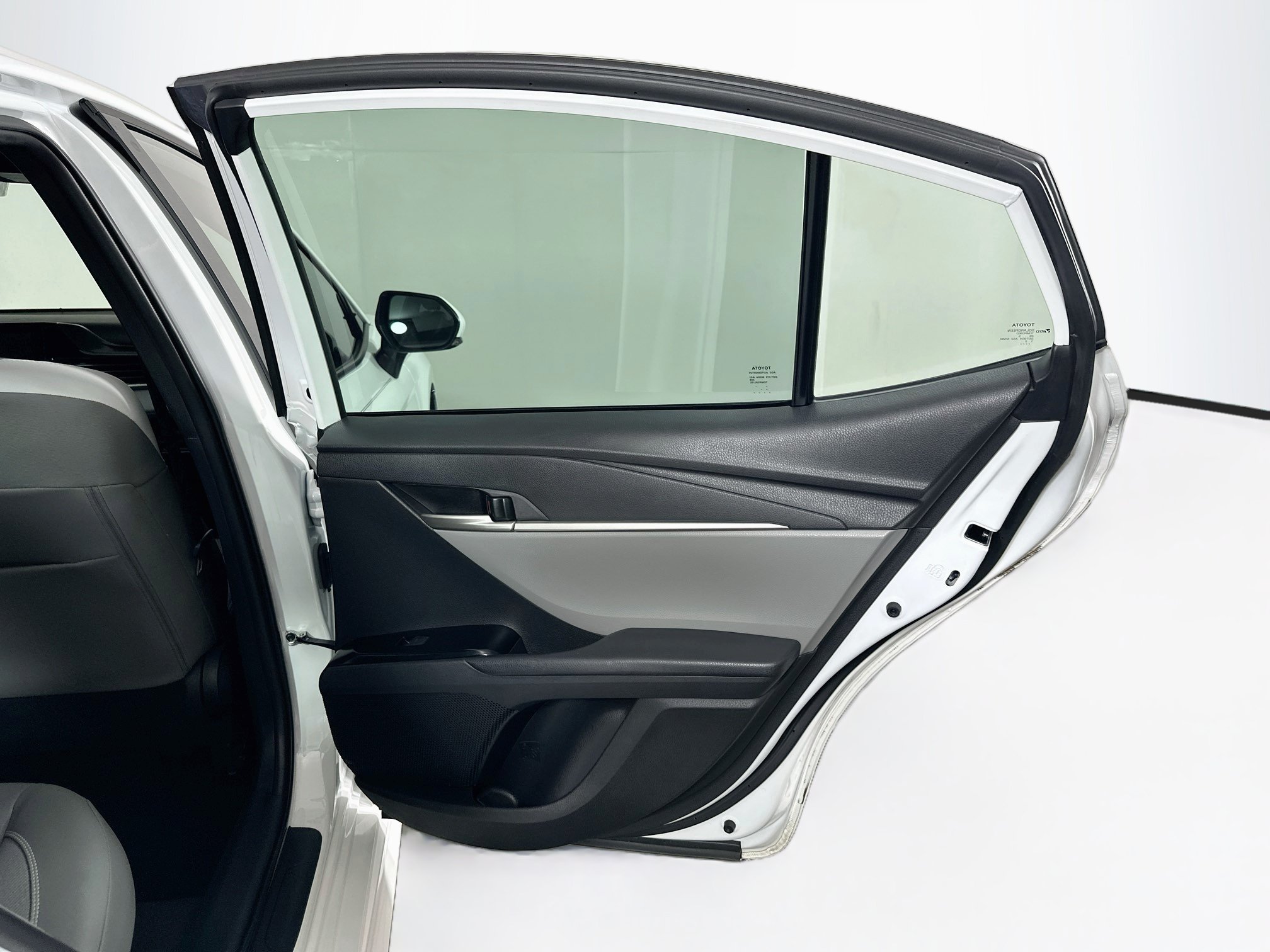 Used 2025 Toyota Camry SE FWD image 28