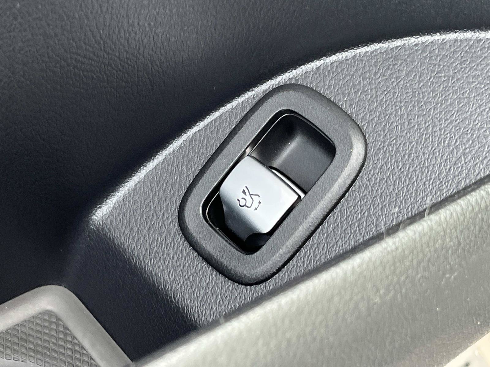 Certified 2026 Mercedes-Benz GLC 300 4MATIC image 32