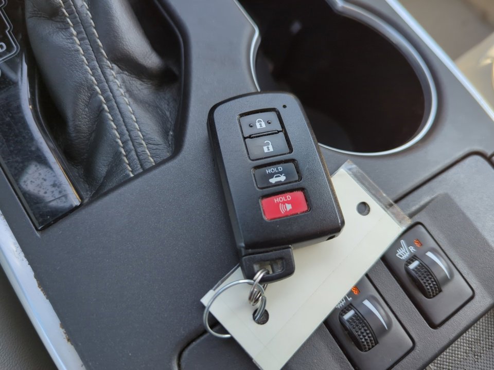 Used 2015 Toyota Camry XLE w/ Convenience Package image 34