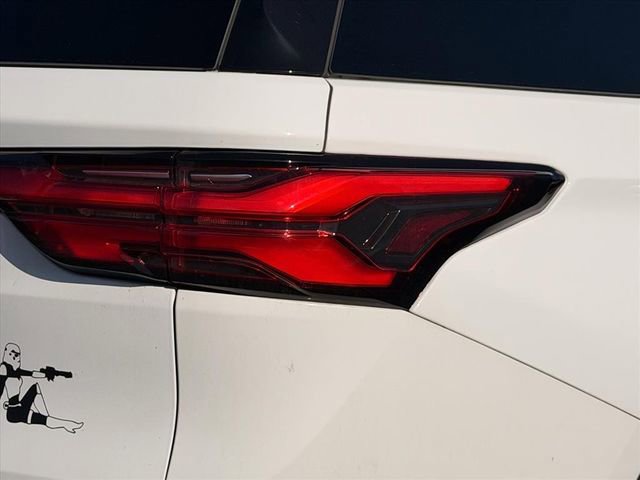 Used 2023 Chevrolet Traverse LT w/ LPO, Floor Liner Package image 19