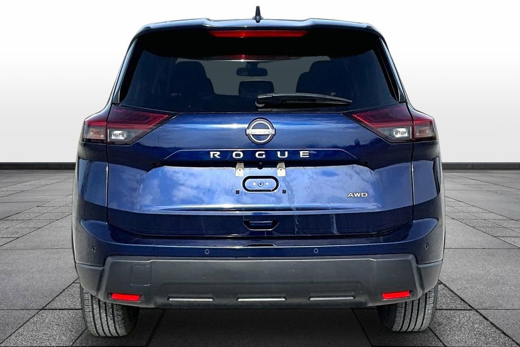 Used 2025 Nissan Rogue SV image 4