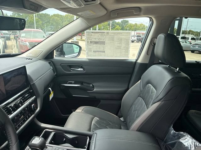 New 2026 Nissan Pathfinder Platinum FWD image 10