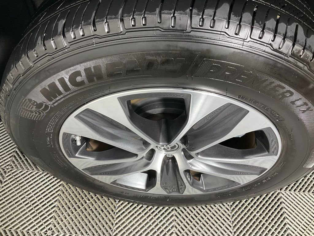 Used 2024 Toyota Highlander XLE image 7