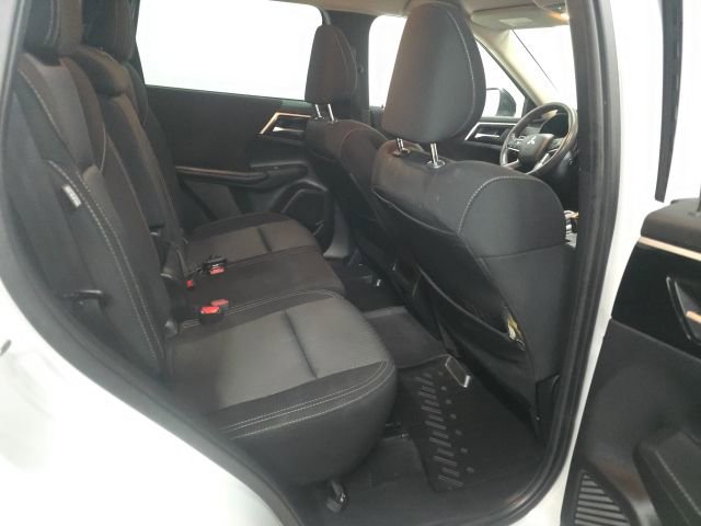 Used 2022 Mitsubishi Outlander ES image 6