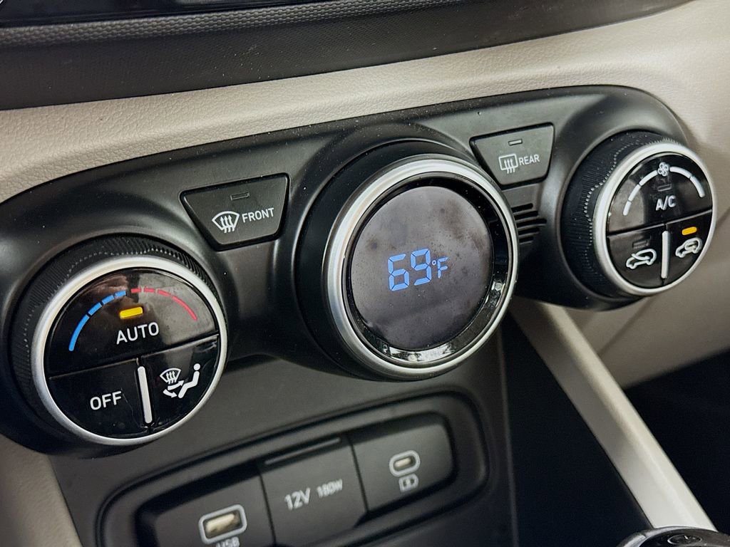 Used 2024 Hyundai Venue SEL image 15