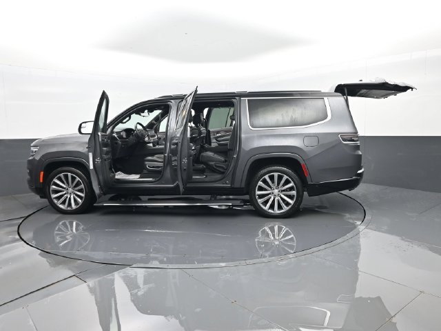 Used 2023 Jeep Grand Wagoneer L Series II AWD/4WD image 39