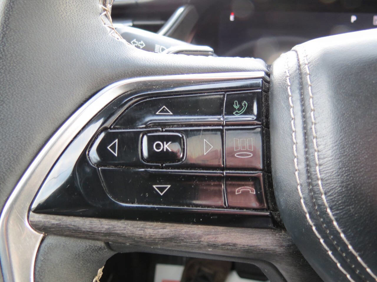 Used 2024 Jeep Grand Cherokee L Overland w/ Trailer Tow Package AWD/4WD image 23