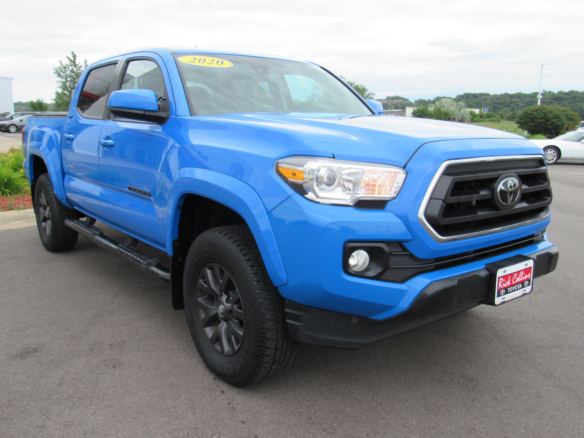 Used 2020 Toyota Tacoma SR5 w/ Blackout Package AWD/4WD image 4