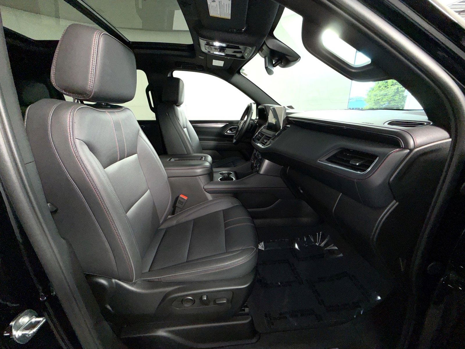 Used 2024 Chevrolet Suburban RST w/ Luxury Package AWD/4WD image 26