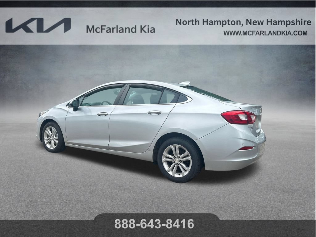 Used 2019 Chevrolet Cruze LT w/ Convenience Package FWD image 4