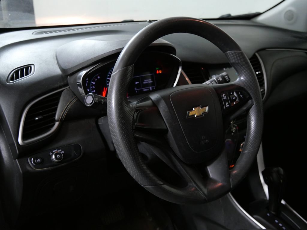 Used 2017 Chevrolet Trax LS AWD/4WD image 11