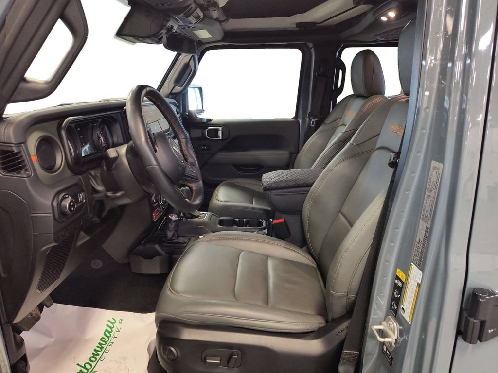 Used 2024 Jeep Gladiator Mojave w/ Convenience Group AWD/4WD image 10