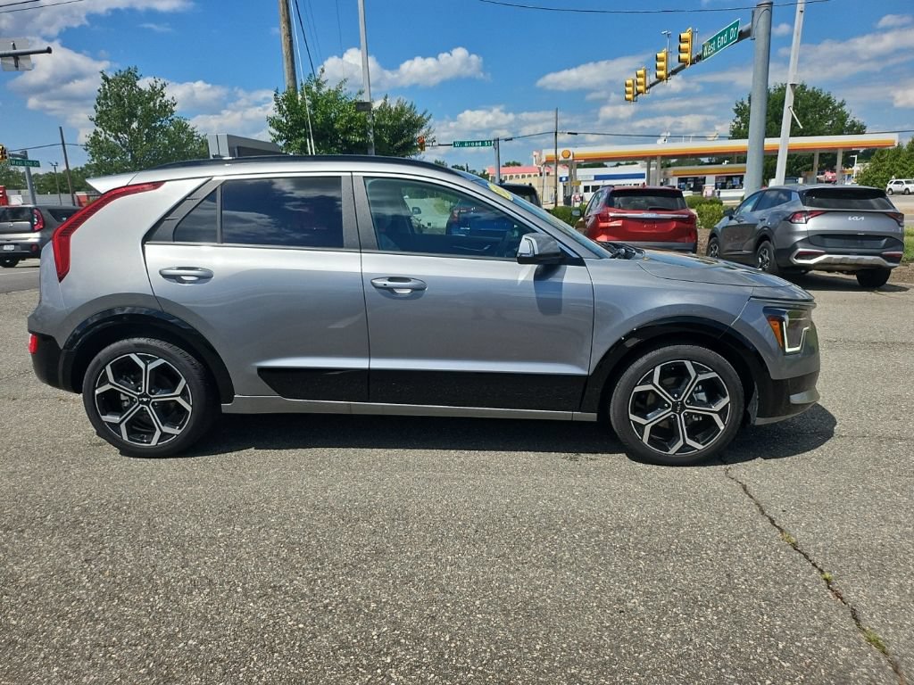 Used 2025 Kia Niro EX Touring FWD image 5