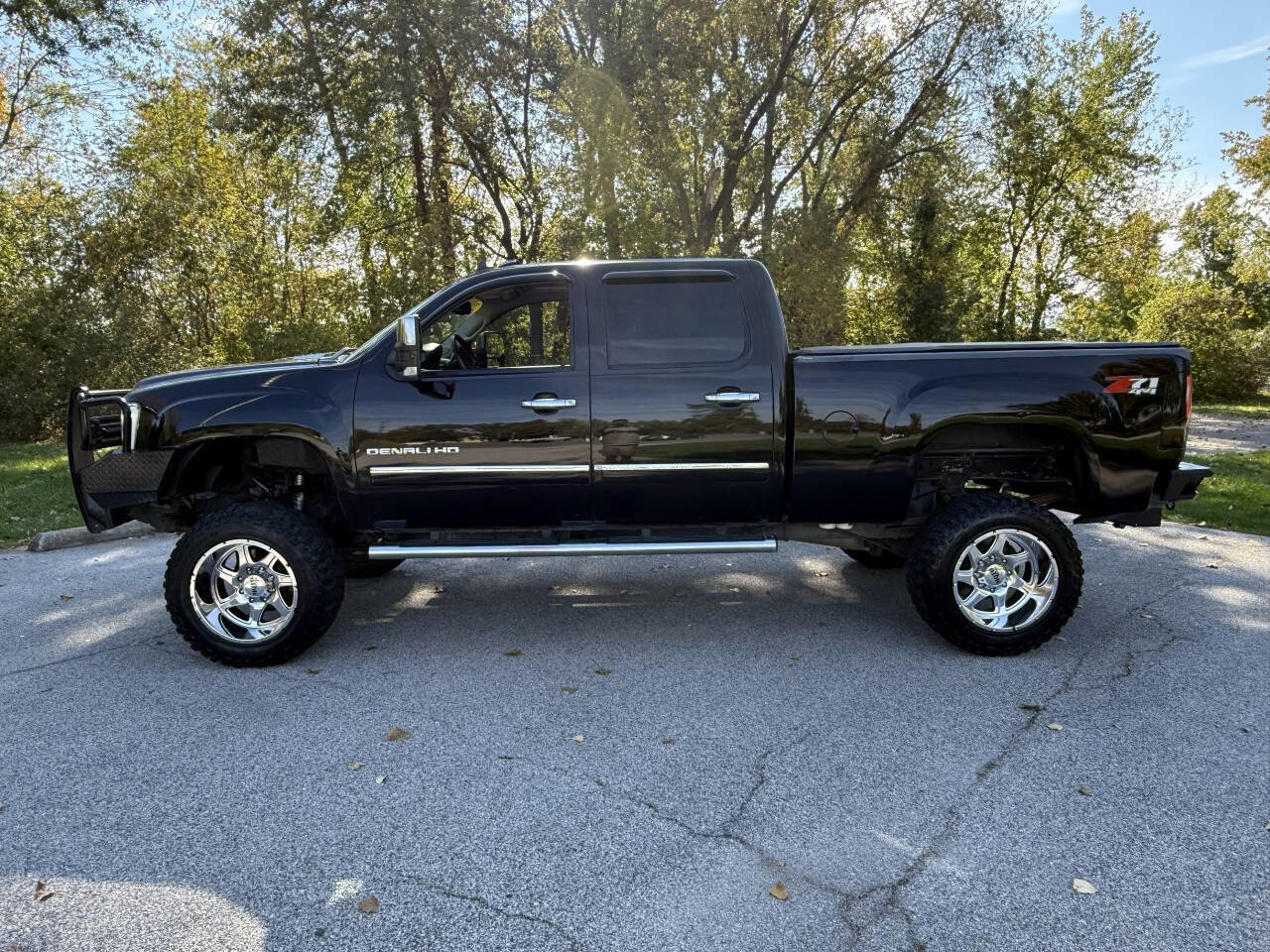 Used 2011 GMC Sierra 2500 Denali w/ Suspension Package, Off-Road image 2