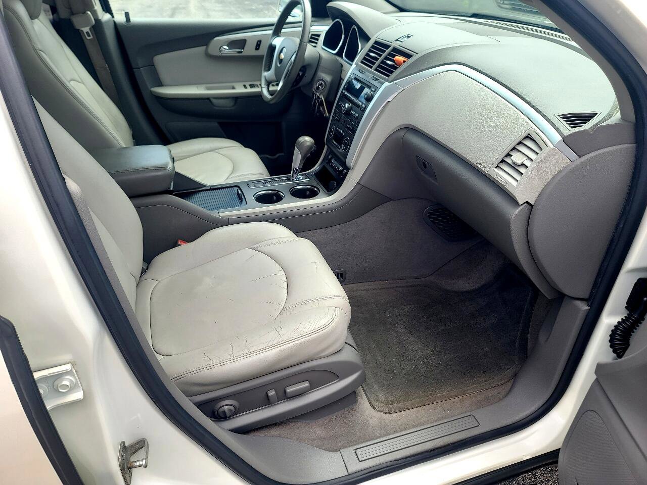 Used 2011 Chevrolet Traverse LT w/ LPO, 'HIT The Road' Package image 15