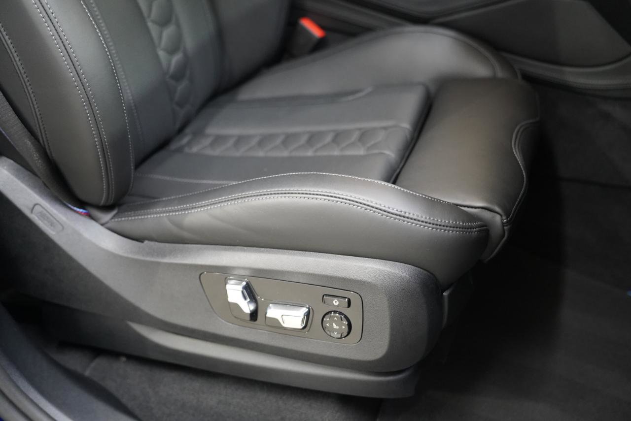 Used 2026 BMW X5 M Competition w/ Executive Package image 29