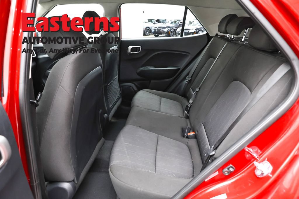 Used 2025 Hyundai Venue SE FWD image 21