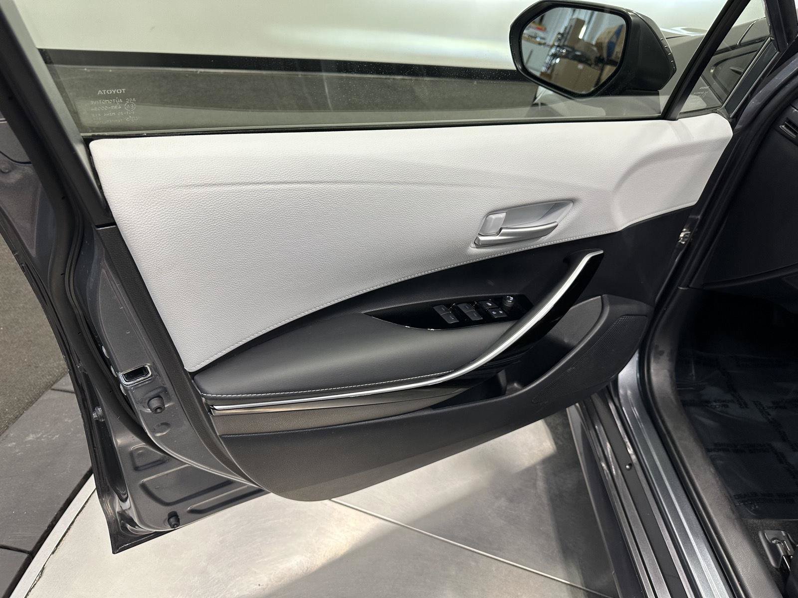 Used 2022 Toyota Corolla XSE FWD image 10