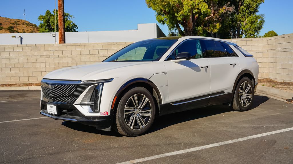 Certified 2024 Cadillac Lyriq Luxury RWD image 3
