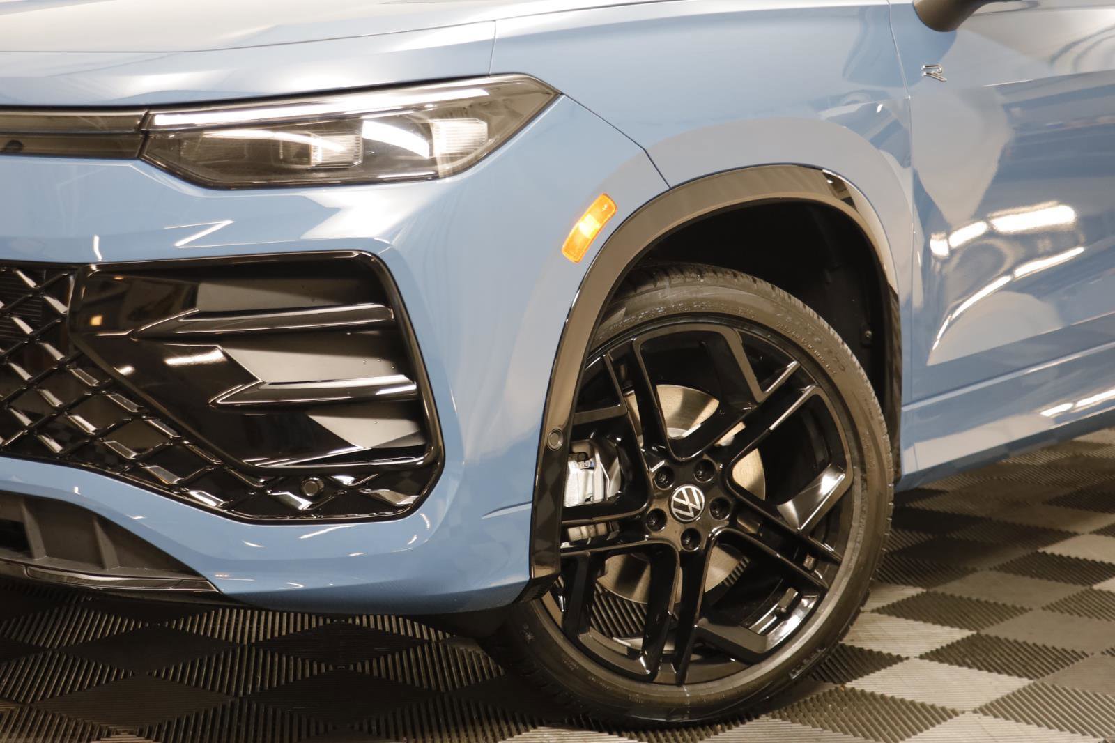 New 2026 Volkswagen Tiguan SE R-Line image 3