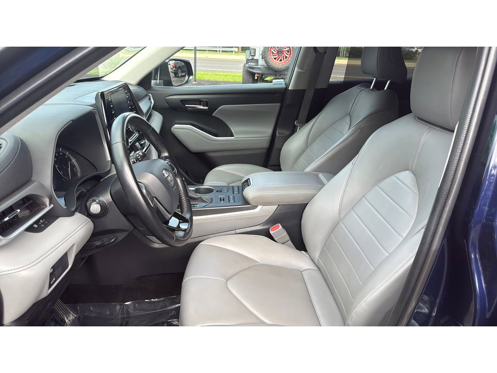 Used 2020 Toyota Highlander XLE image 15