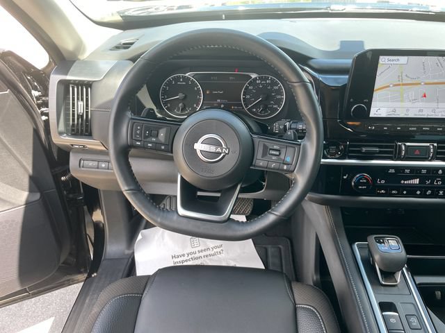 Used 2025 Nissan Pathfinder SL AWD/4WD image 23