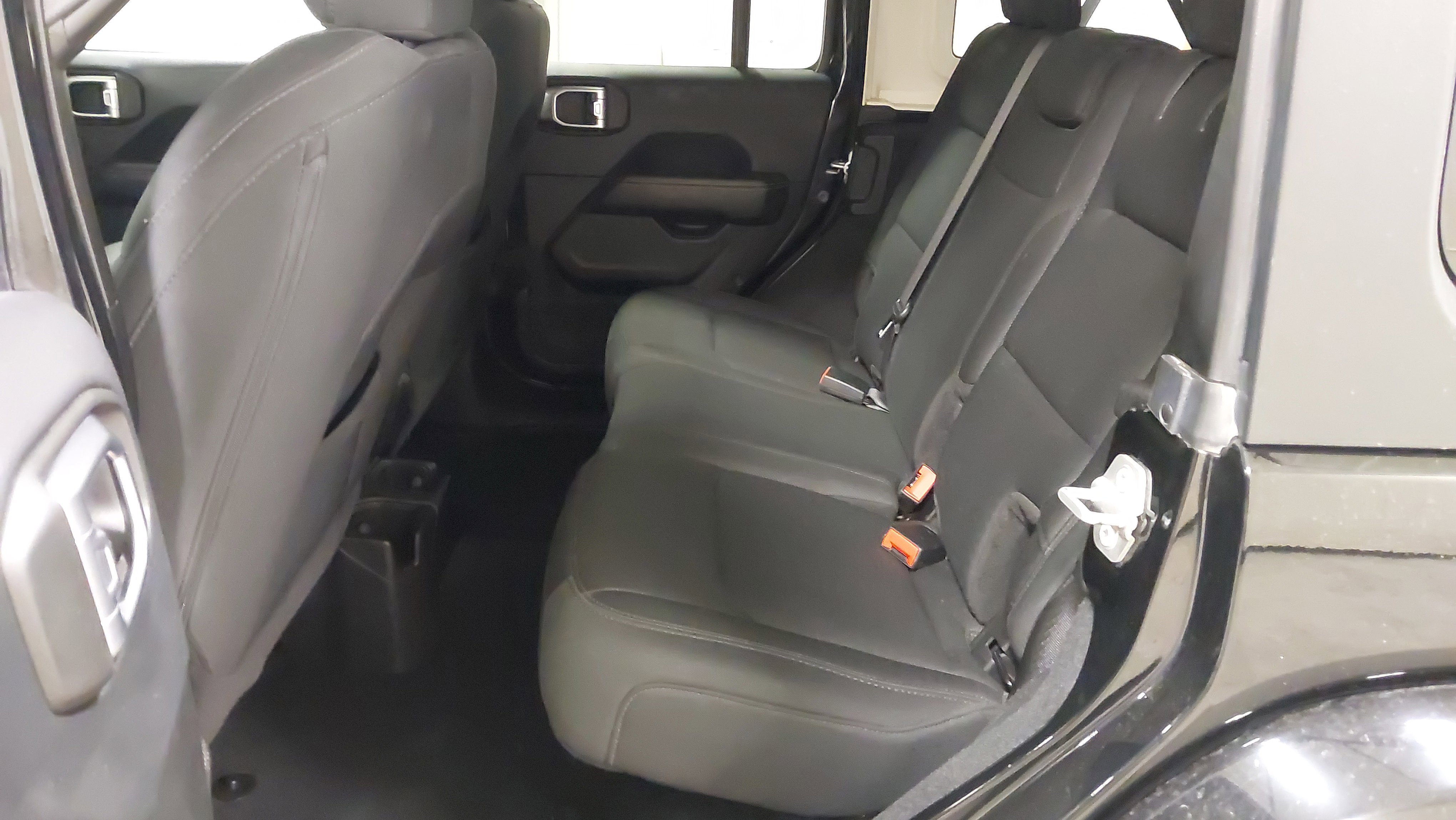 Used 2019 Jeep Wrangler Unlimited Sahara w/ Safety Group image 37