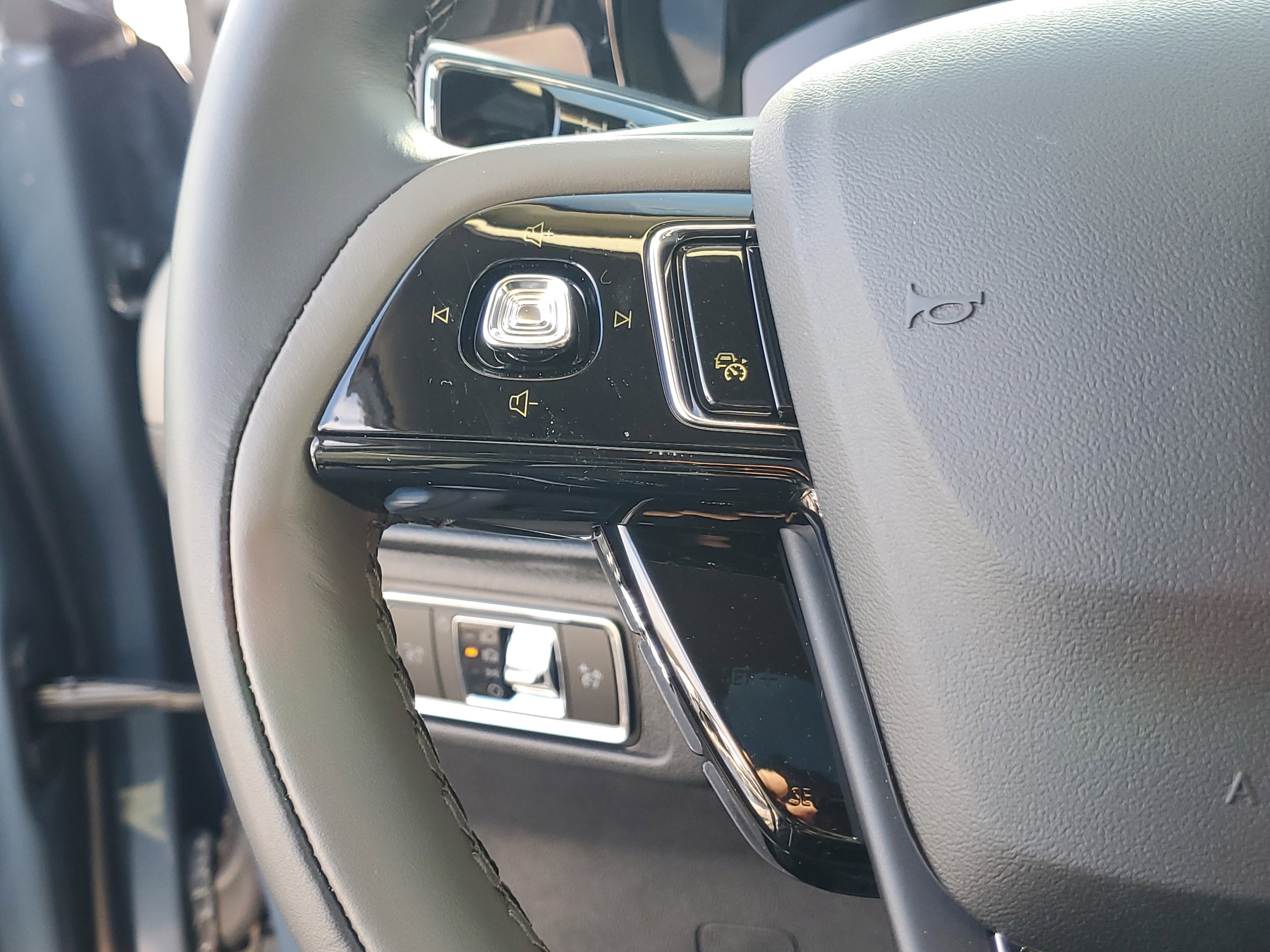 New 2025 Lincoln Corsair Grand Touring w/ Rear Removable Package Tray image 16