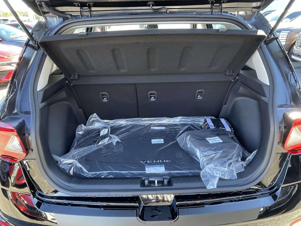 New 2026 Hyundai Venue SE FWD image 11