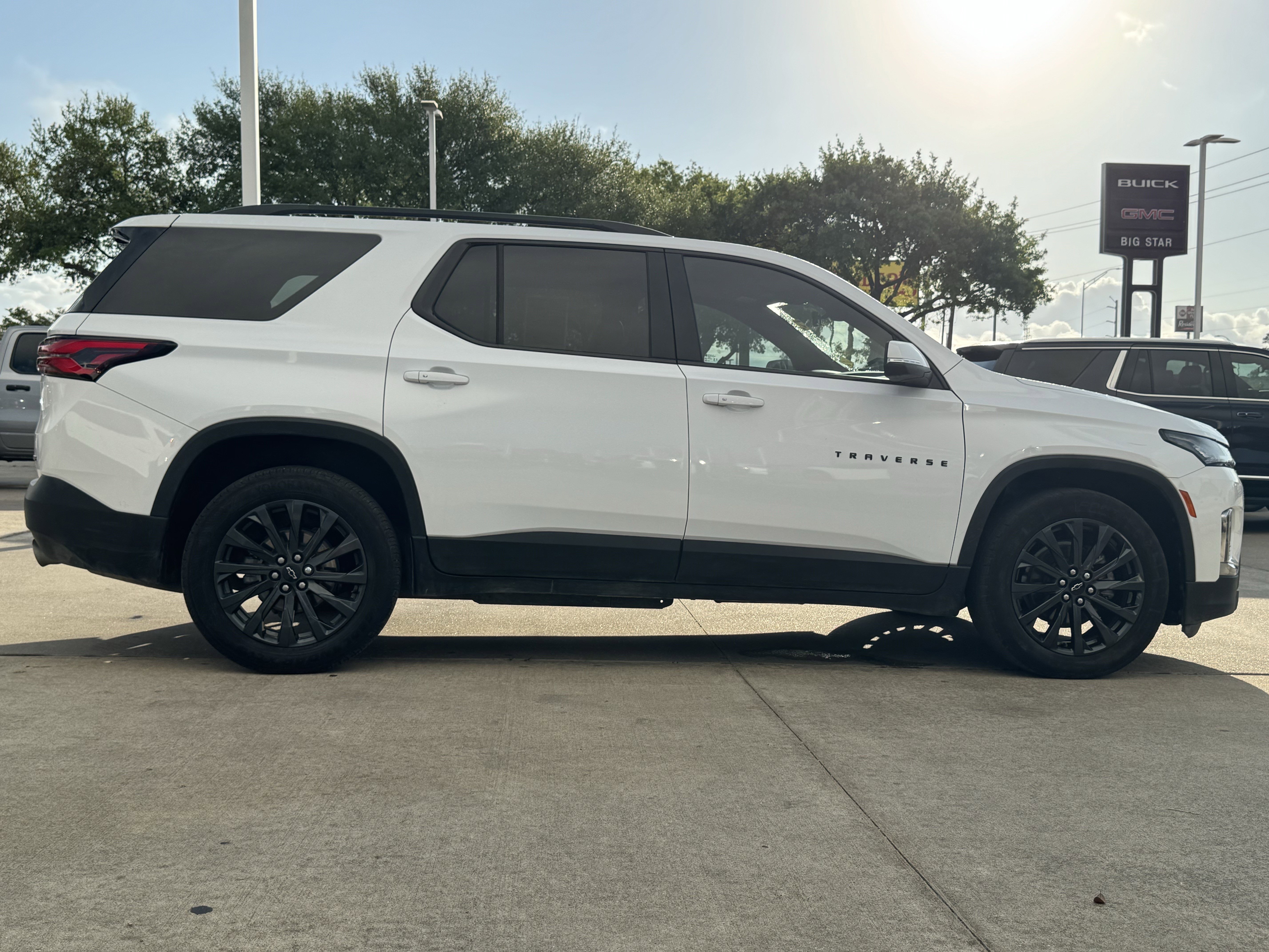 Used 2023 Chevrolet Traverse RS image 7