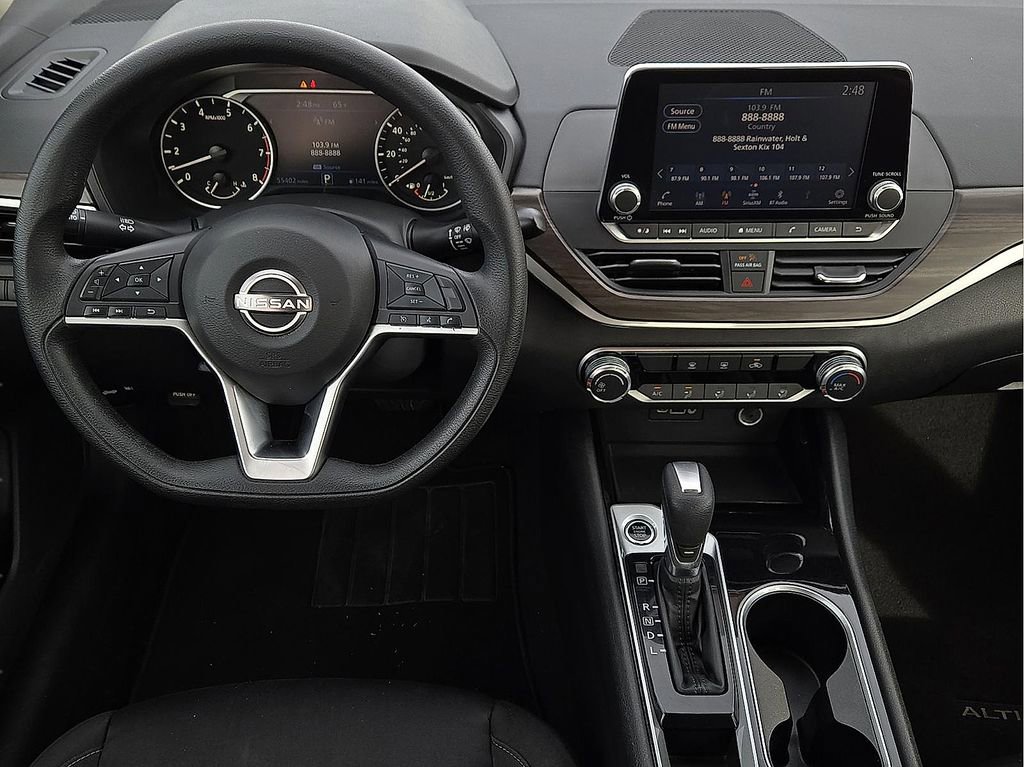 Used 2024 Nissan Altima 2.5 SV image 10