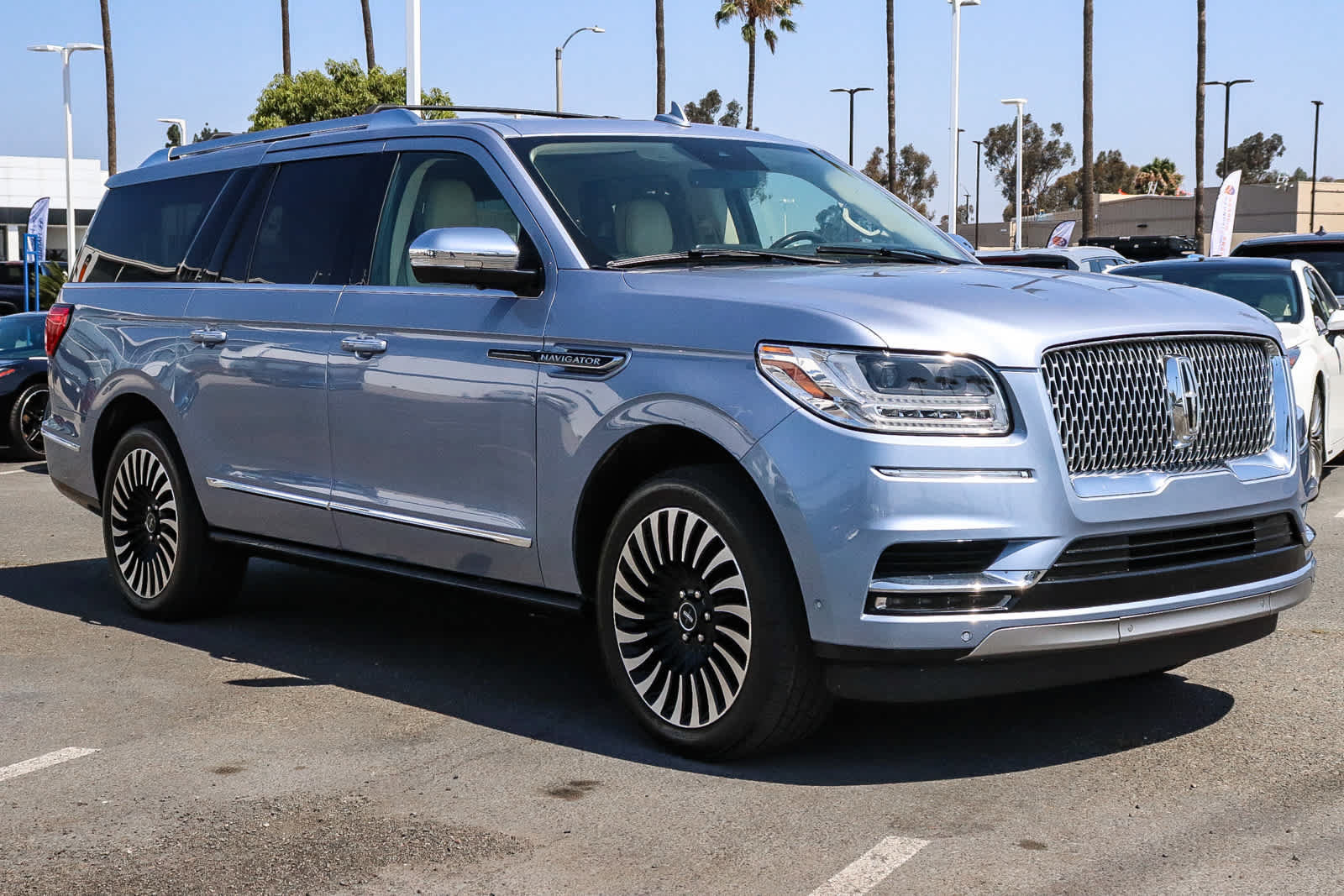 Used 2021 Lincoln Navigator L Black Label w/ Cargo Convenience Package AWD/4WD image 3