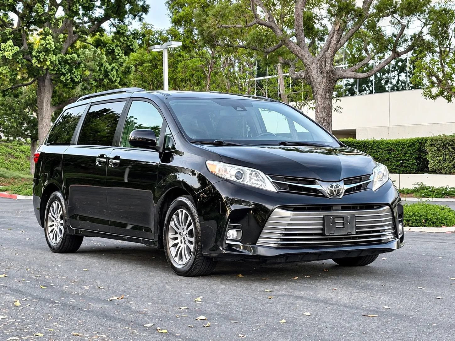 Used 2020 Toyota Sienna XLE w/ XLE Navigation Package