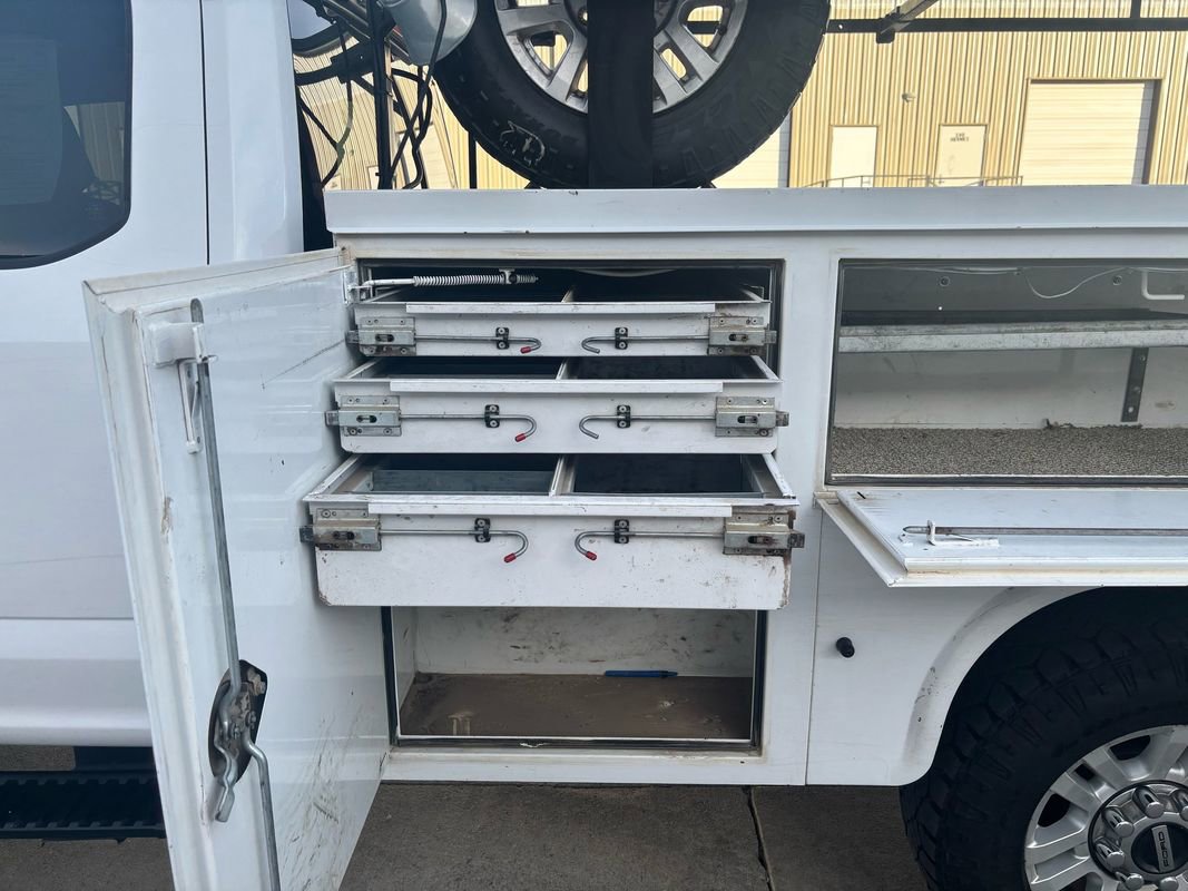 Used 2018 Ford F350 XLT image 38