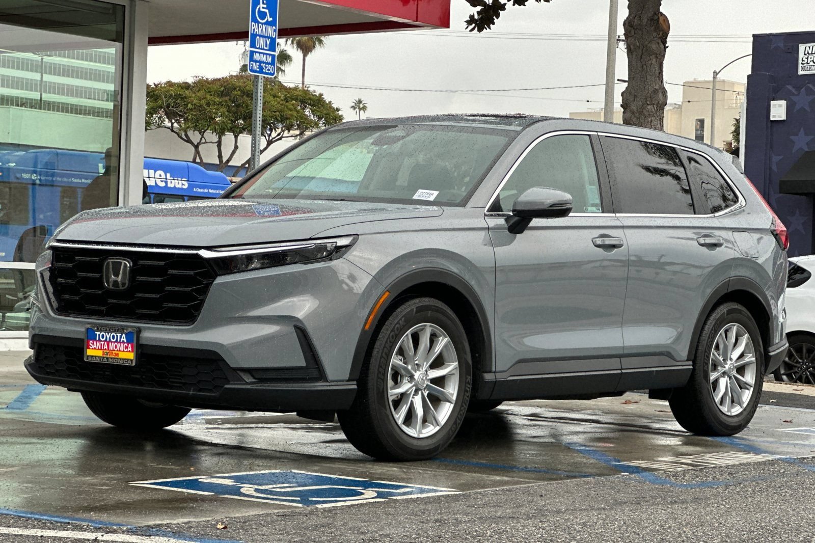 Used 2025 Honda CR-V EX image 8