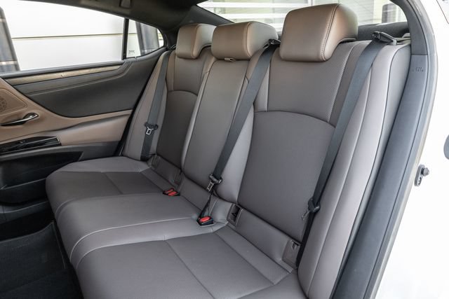 Used 2025 Lexus ES 300h w/ Premium Package FWD image 12