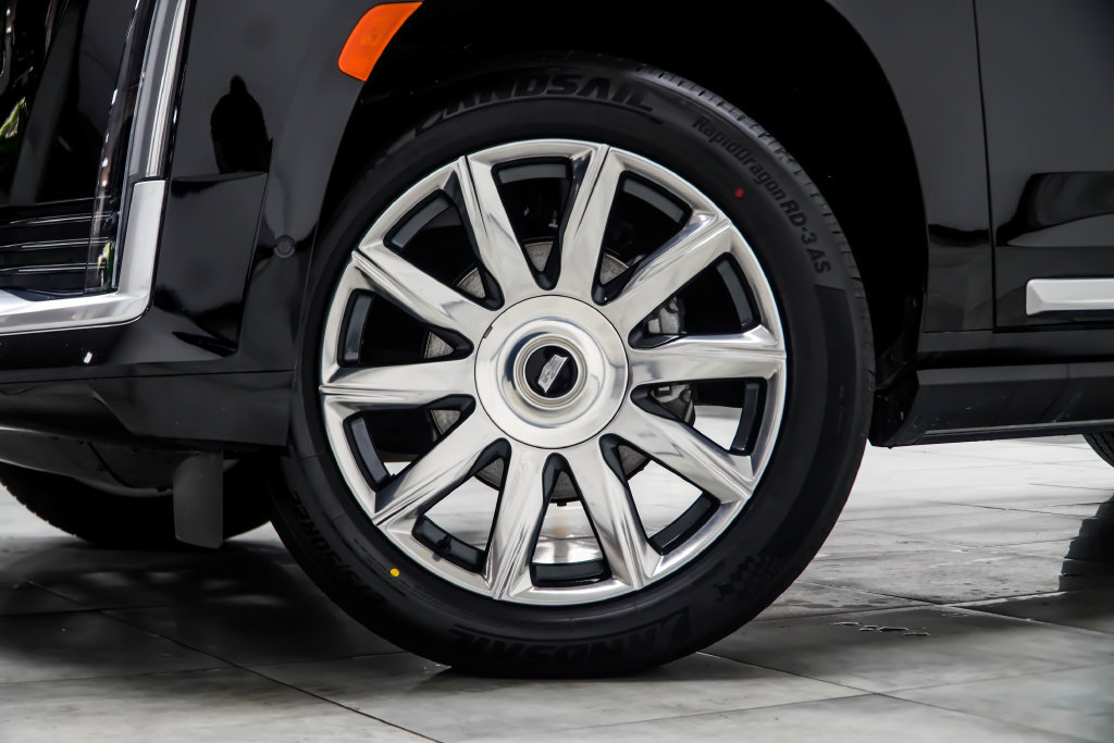 Used 2024 Cadillac Escalade Premium Luxury Platinum RWD image 8