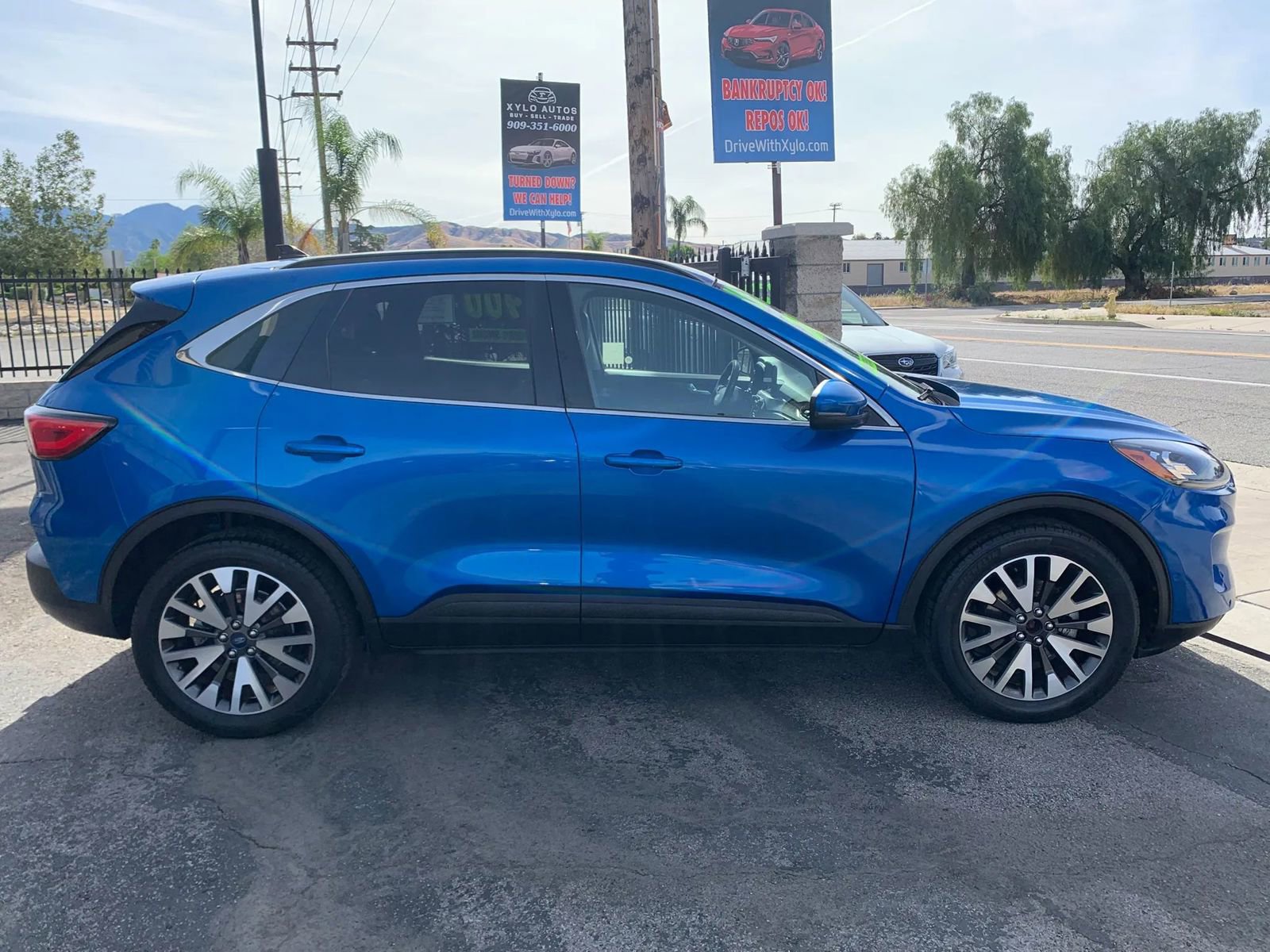 Used 2020 Ford Escape Titanium image 4