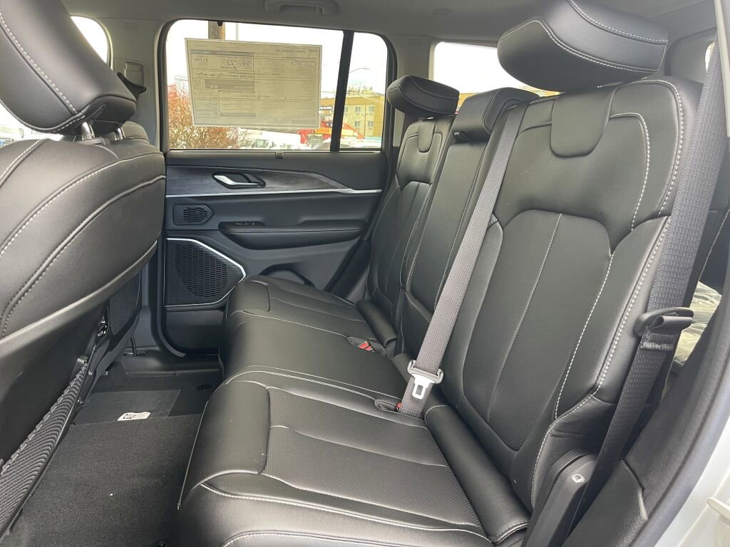 New 2024 Jeep Grand Cherokee Limited 4xe w/ Luxury Tech Group II image 16