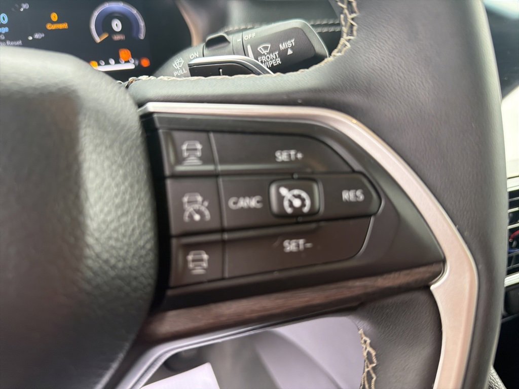 Used 2023 Jeep Grand Cherokee Limited image 22