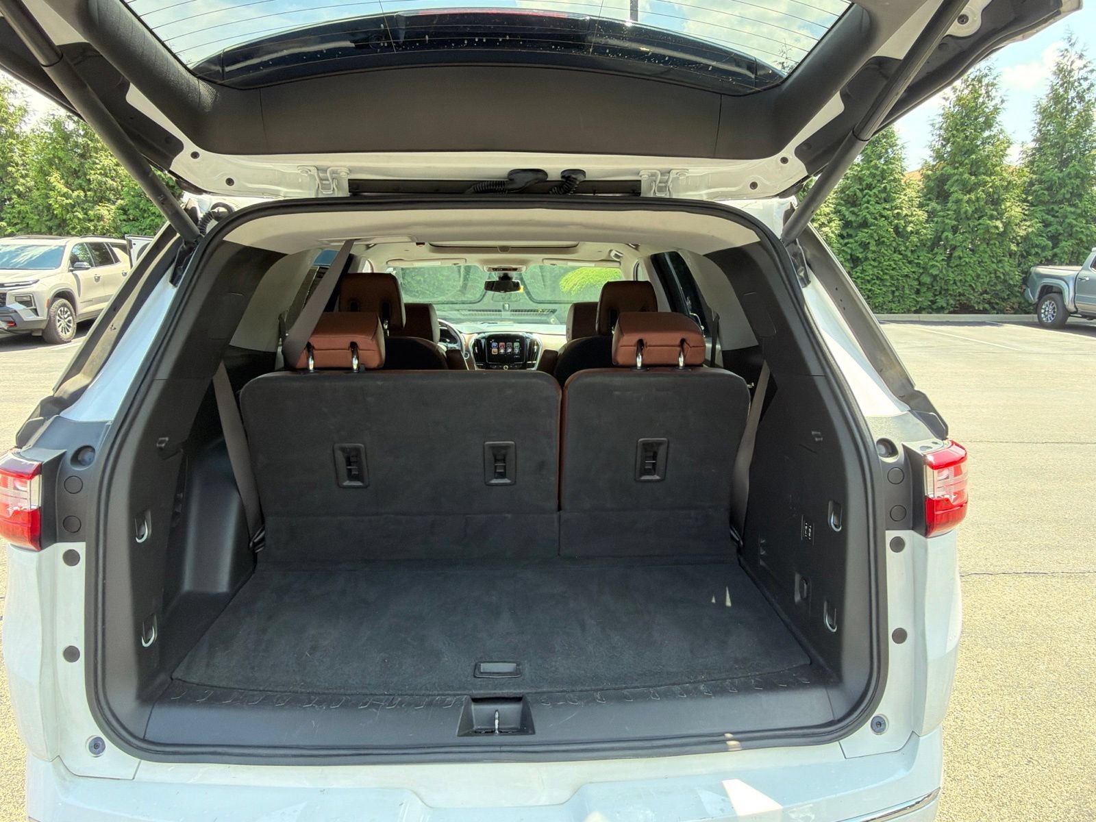 Used 2018 Chevrolet Traverse High Country w/ LPO, Floor Liner Package AWD/4WD image 33