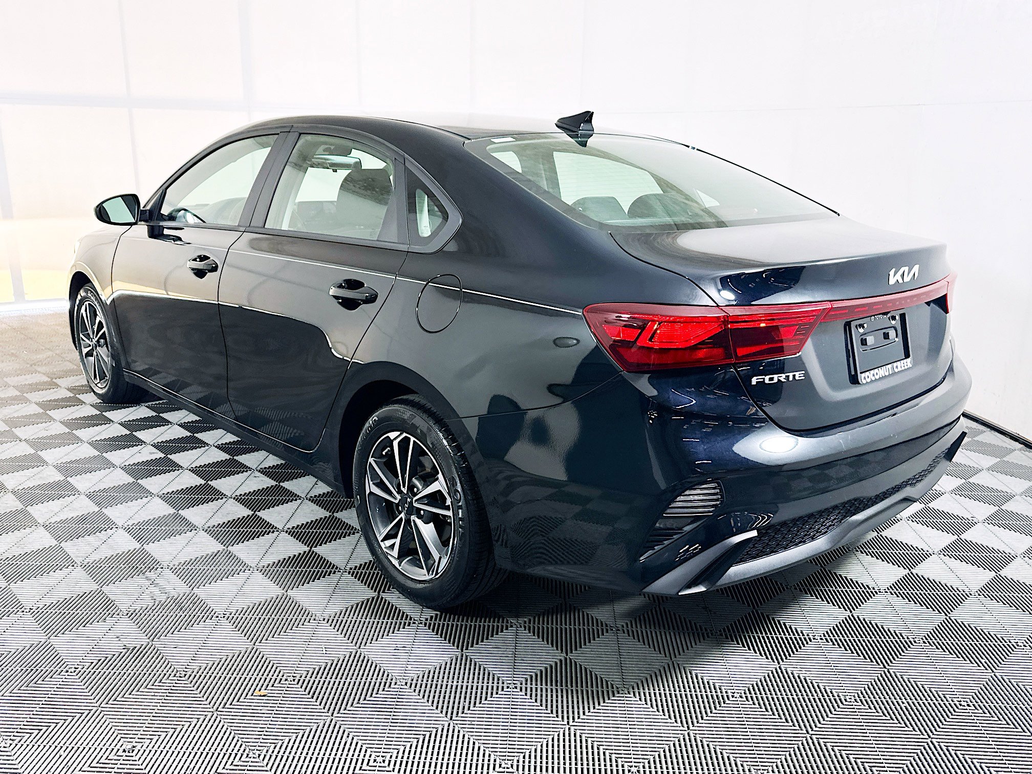 Used 2024 Kia Forte LXS FWD image 5